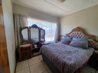 Bed Room 1 of property in Harrismith