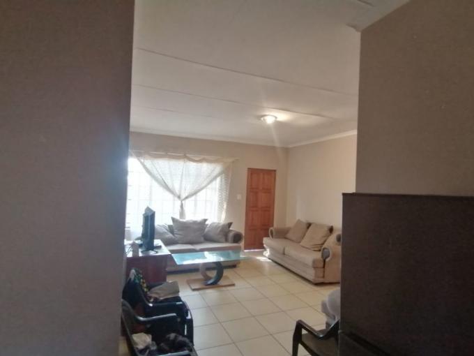 2 Bedroom Cluster for Sale For Sale in Rustenburg - MR643074