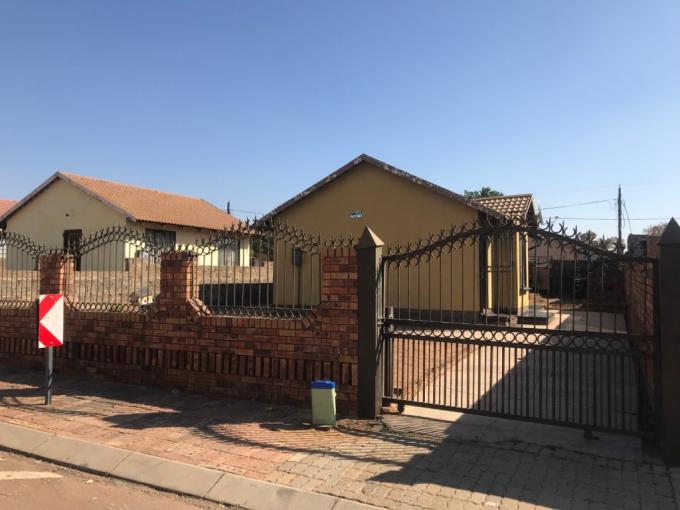 2 Bedroom House for Sale For Sale in Soshanguve - MR643161