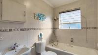 Bathroom 1 - 5 square meters of property in Eden Glen