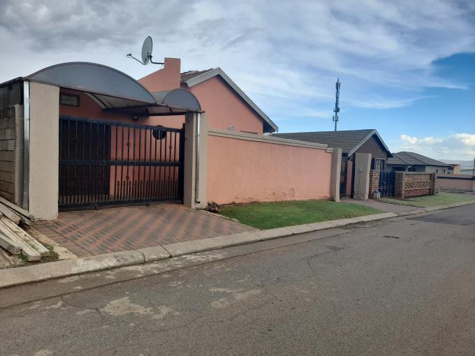 4 Bedroom House for Sale For Sale in Vosloorus - MR643387