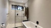 Main Bathroom - 9 square meters of property in Randhart