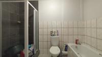 Main Bathroom - 6 square meters of property in Die Hoewes