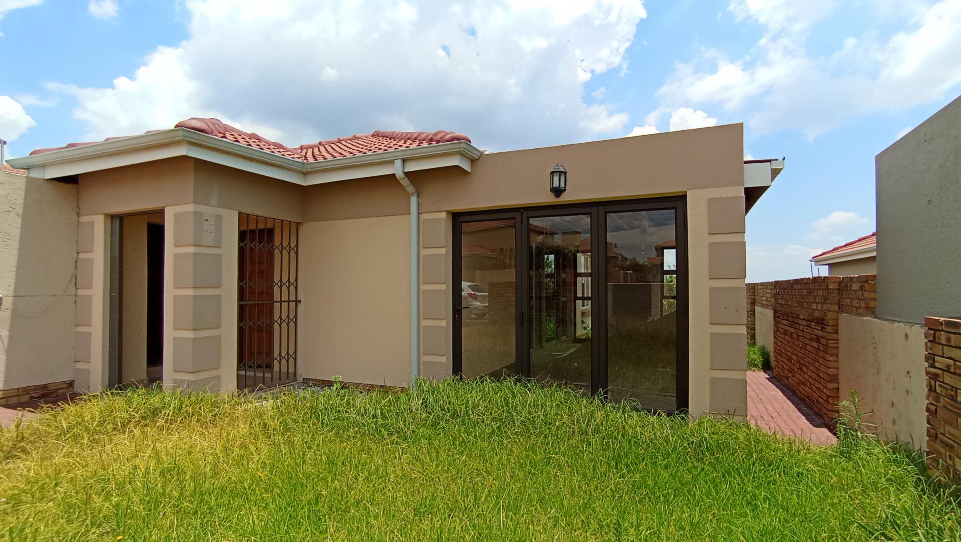 Front View of property in Zandspruit