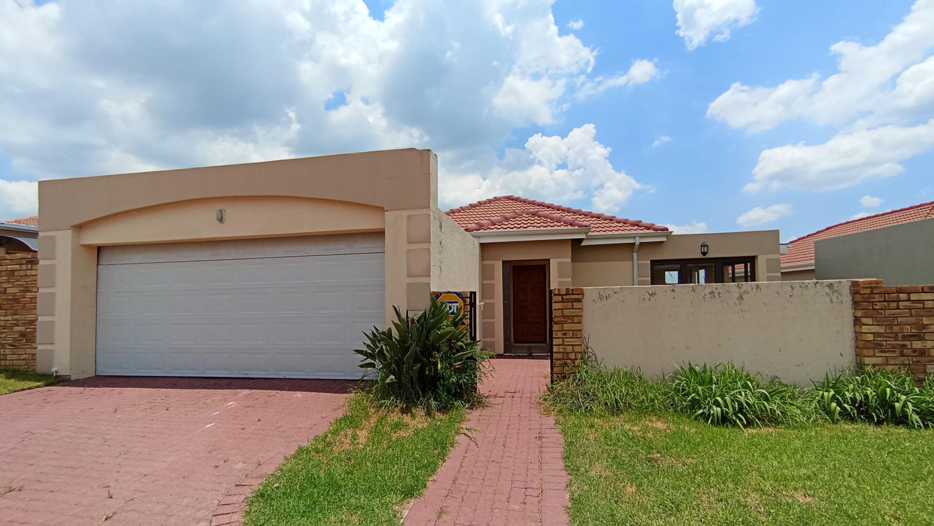 Front View of property in Zandspruit