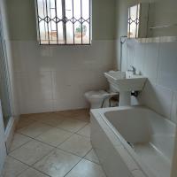 Bathroom 1 of property in Zandspruit