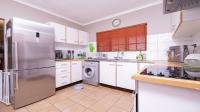 Kitchen of property in Worlds View