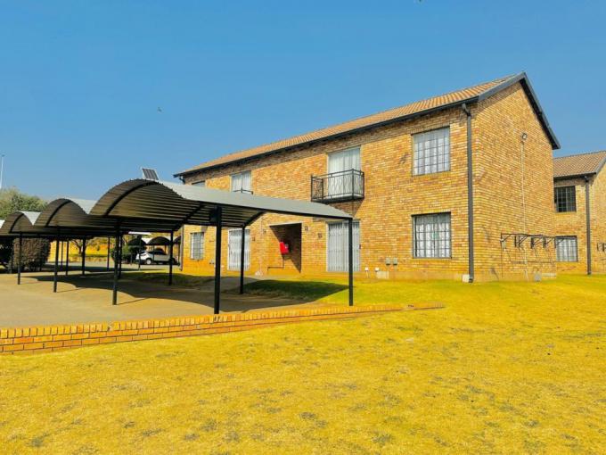 2 Bedroom Apartment for Sale For Sale in Weltevreden Park - MR643594