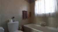 Bathroom 1 - 3 square meters of property in Andeon