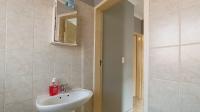 Bathroom 1 - 3 square meters of property in Andeon