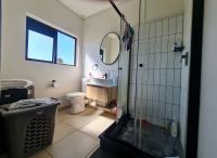 Main Bathroom of property in Mulbarton