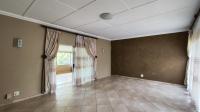 Lounges - 33 square meters of property in Parkdene (JHB)