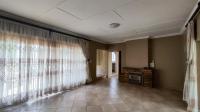 Lounges - 33 square meters of property in Parkdene (JHB)