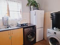 Kitchen - 10 square meters of property in Paulshof