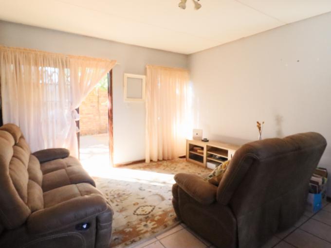 1 Bedroom Sectional Title for Sale For Sale in Westdene (Bloemfontein) - MR643790