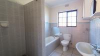 Bathroom 1 - 6 square meters of property in Kraaifontein