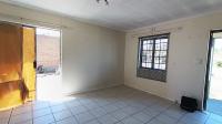 Lounges - 22 square meters of property in Kraaifontein