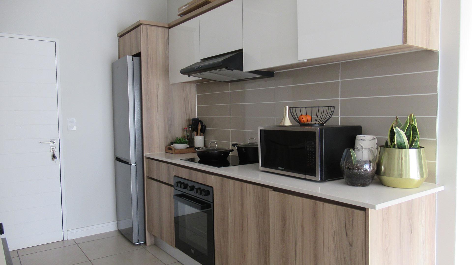 Kitchen - 13 square meters of property in Linbro Park A.H.