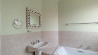 Bathroom 1 - 7 square meters of property in Elandsfontein