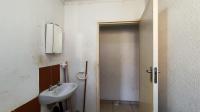 Bathroom 1 - 5 square meters of property in Windmill Park