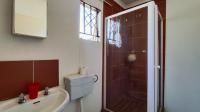 Main Bathroom - 5 square meters of property in Windmill Park