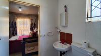 Main Bathroom - 5 square meters of property in Windmill Park