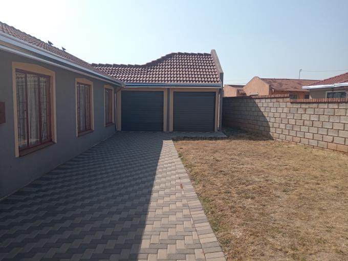 3 Bedroom House for Sale For Sale in Vosloorus - MR643827