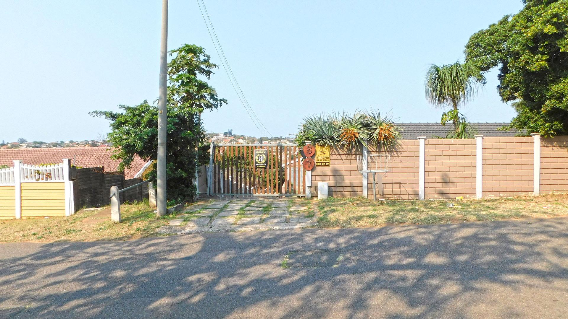 Front View of property in Bluff