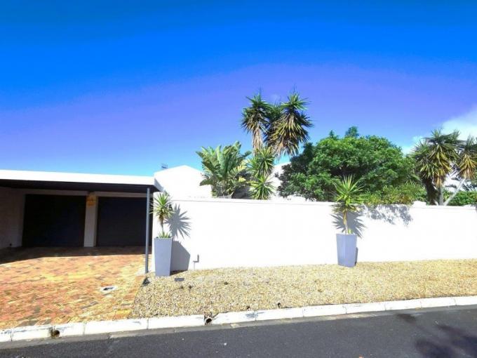 5 Bedroom House for Sale For Sale in Flamingo Vlei - MR643934