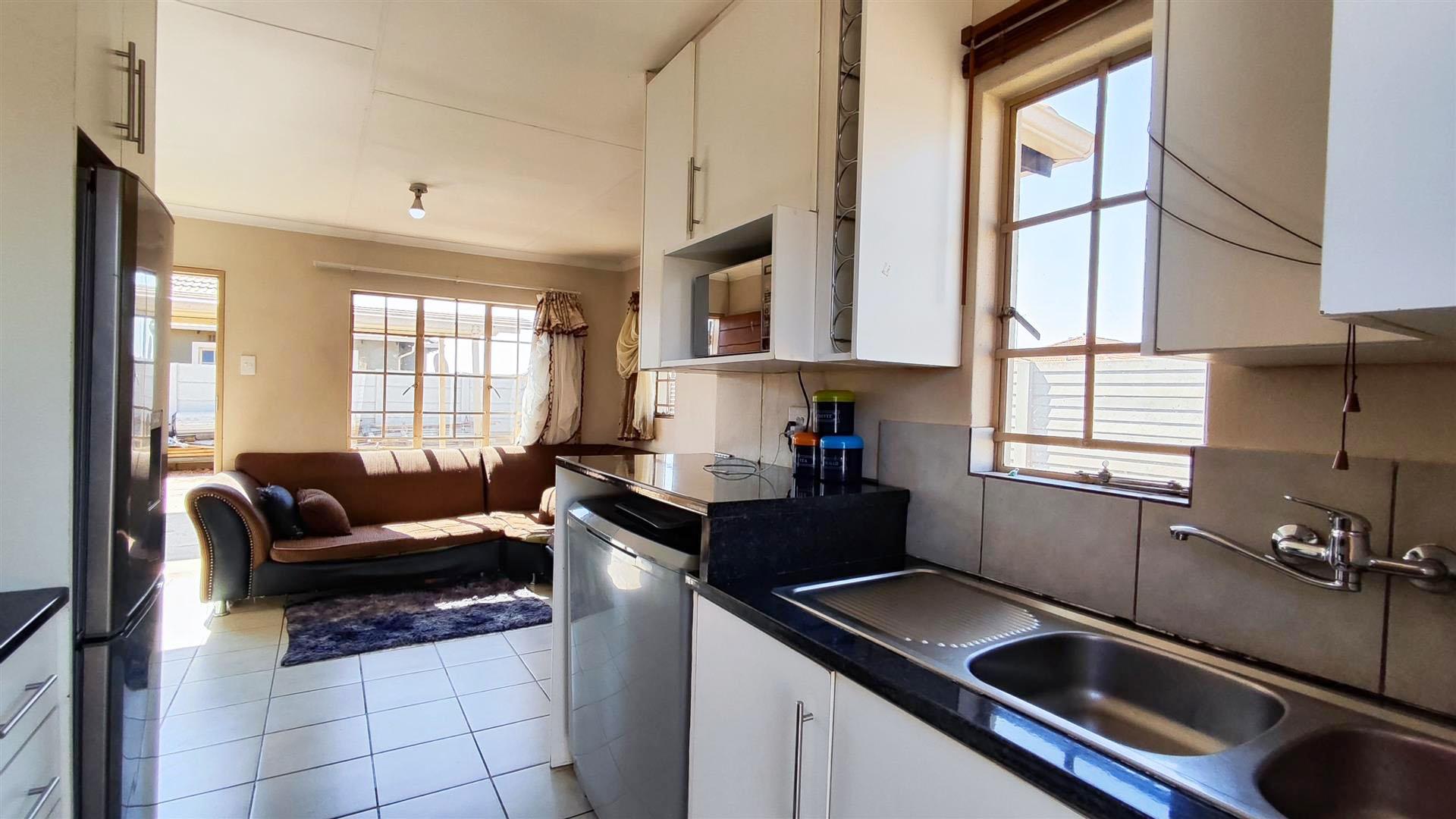 Kitchen - 7 square meters of property in Watervalspruit