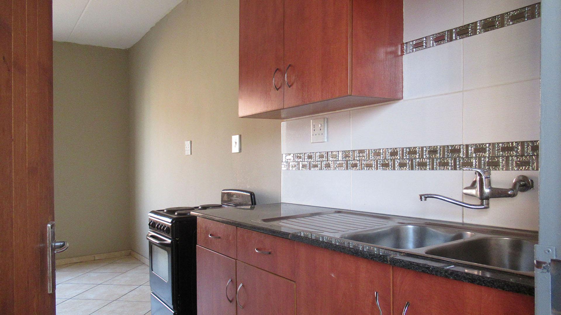 Kitchen - 4 square meters of property in Jabulani