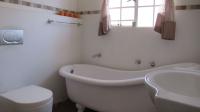 Main Bathroom - 5 square meters of property in Paulshof