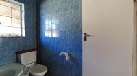 Bathroom 1 - 11 square meters of property in Jan Niemand Park