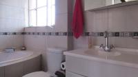 Main Bathroom - 8 square meters of property in Bassonia