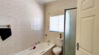 Main Bathroom - 7 square meters of property in Lambton