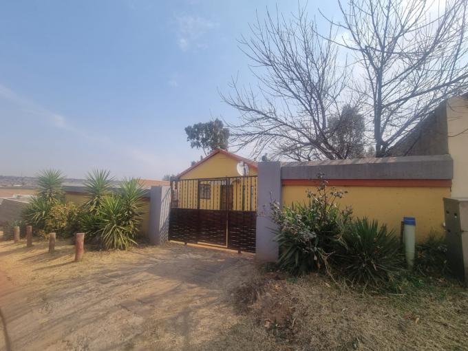 3 Bedroom House for Sale For Sale in Lenasia South - MR644051