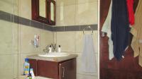 Bathroom 1 - 5 square meters of property in Krugersdorp North