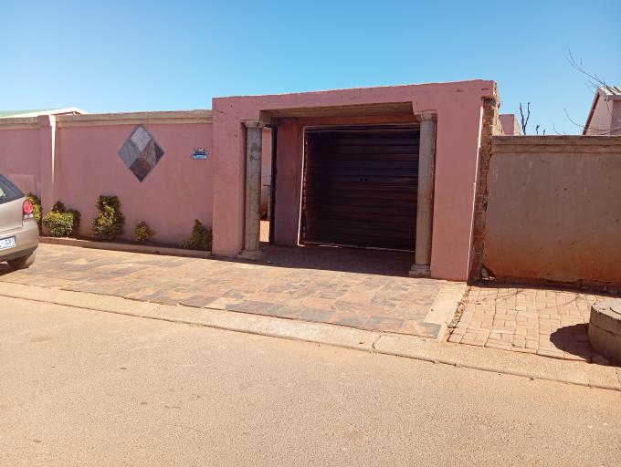 2 Bedroom House for Sale For Sale in Protea Glen - MR644057