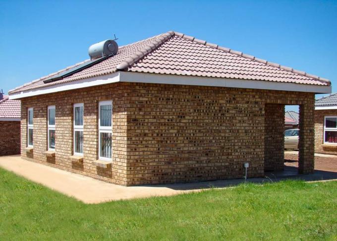 2 Bedroom House for Sale For Sale in Olievenhoutbos - MR644063