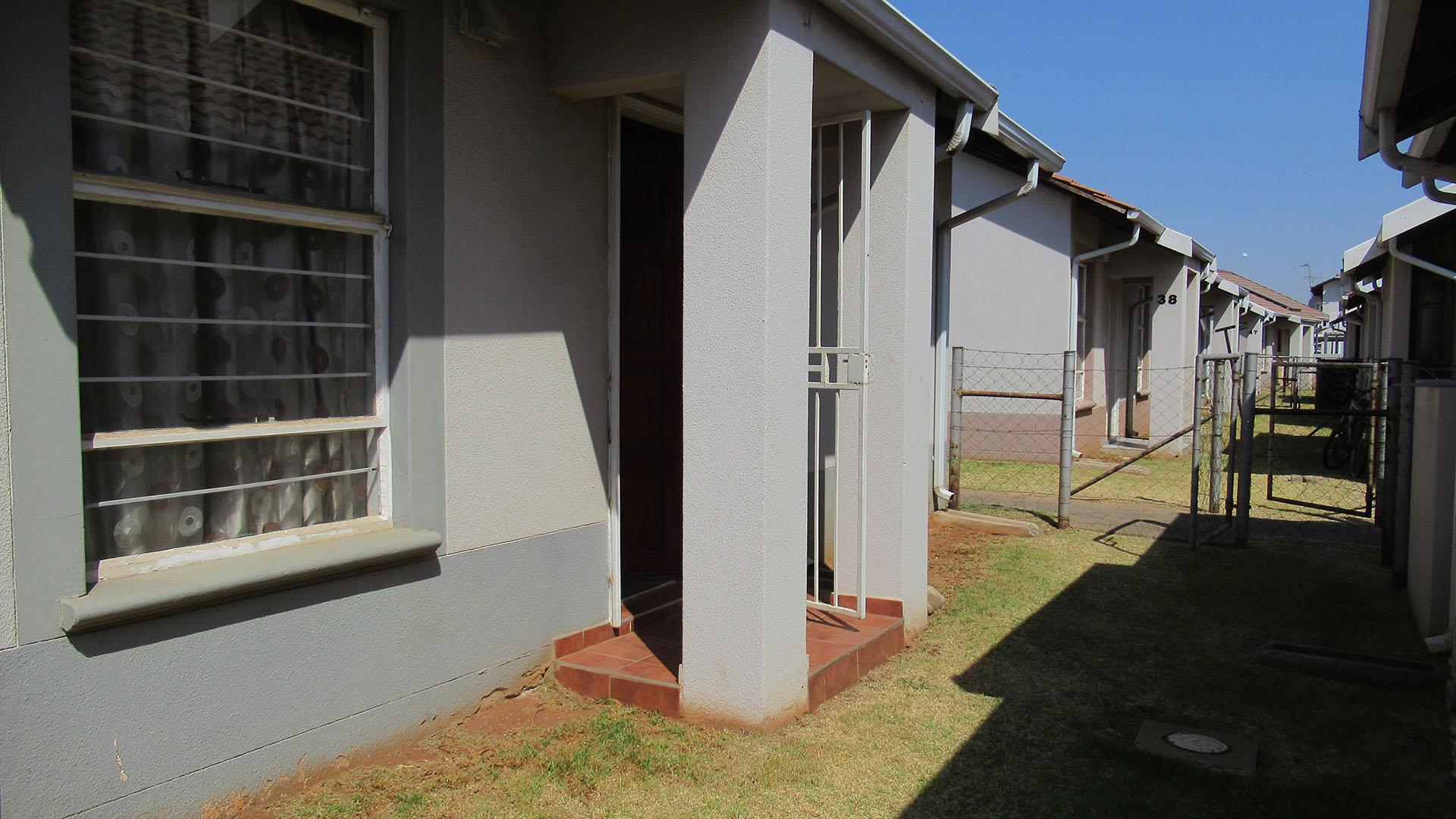 Front View of property in Randfontein