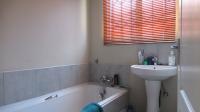 Bathroom 2 - 4 square meters of property in Klippoortje