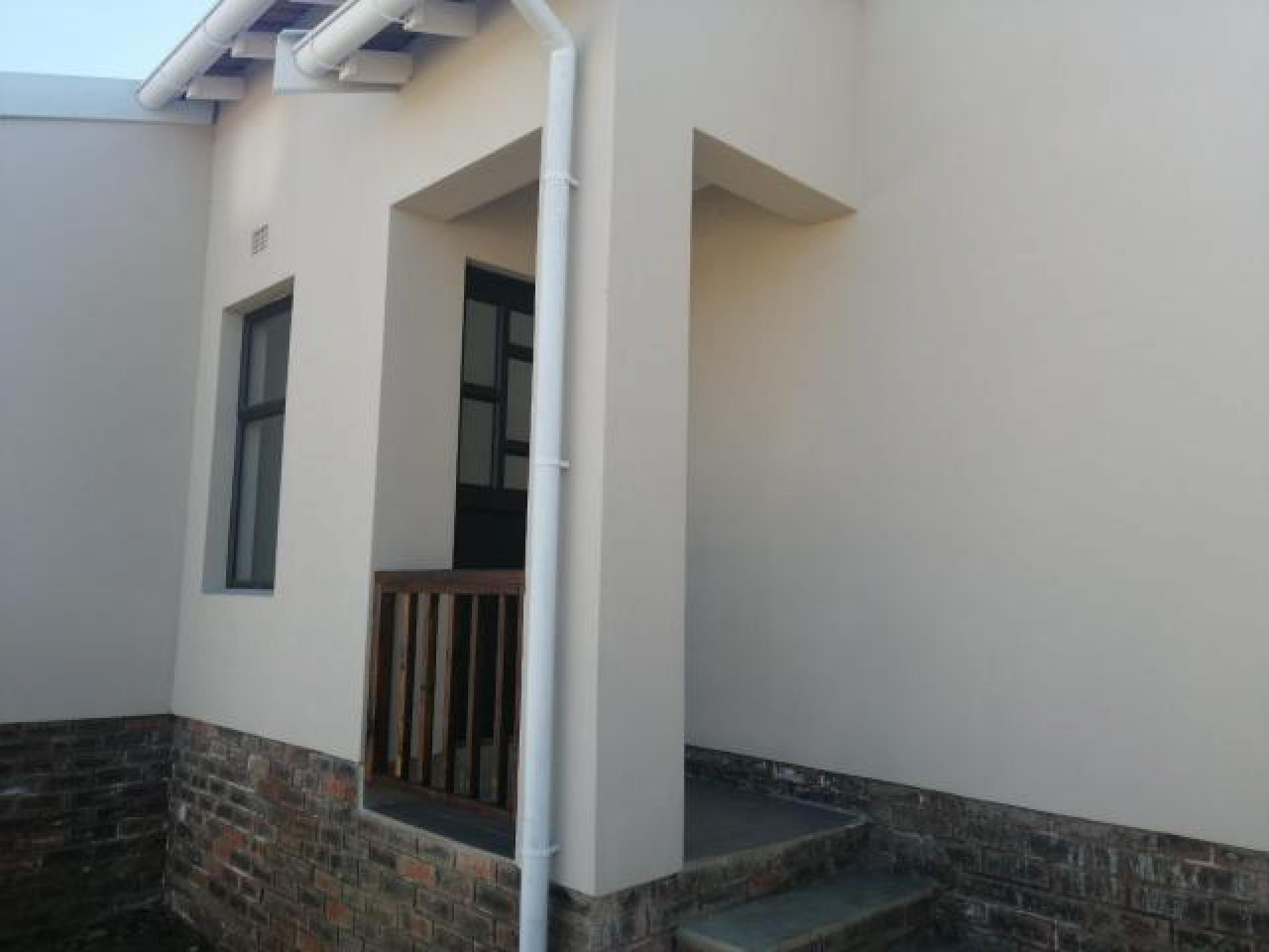 Front View of property in Amalinda