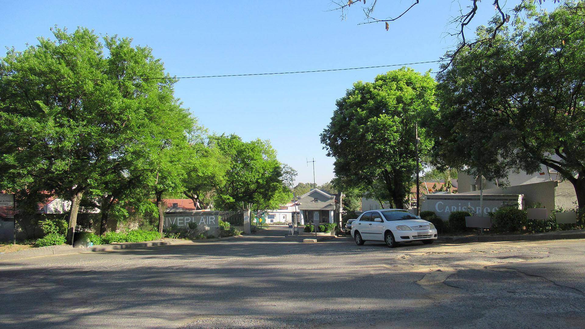 Front View of property in Douglasdale