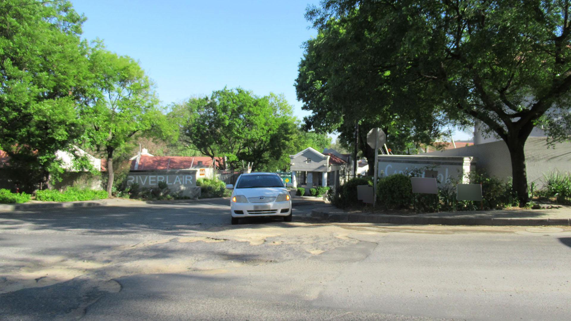 Front View of property in Douglasdale