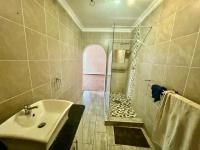 Bathroom 1 of property in Modimolle (Nylstroom)