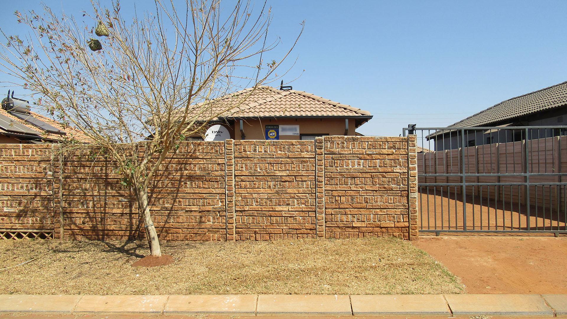 Front View of property in Protea Glen