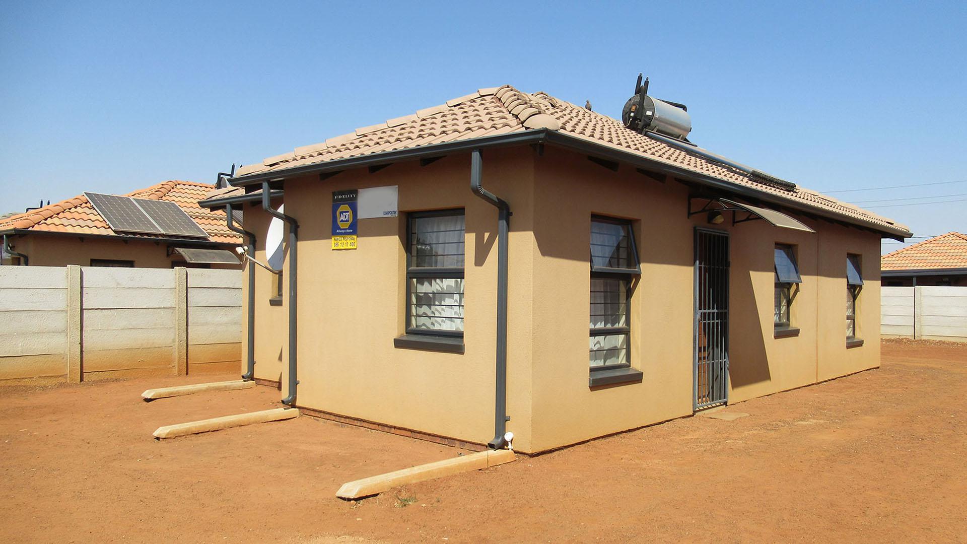 Front View of property in Protea Glen