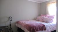 Main Bedroom - 11 square meters of property in Protea Glen