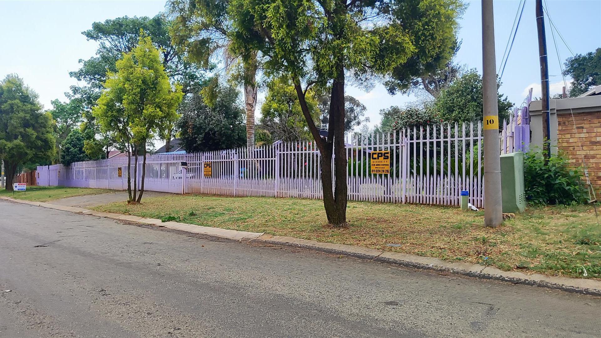 Front View of property in Brackenhurst