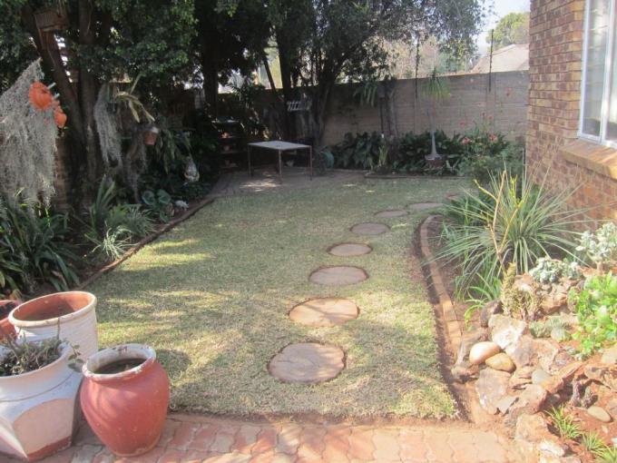 2 Bedroom Sectional Title for Sale For Sale in Die Hoewes - MR644524